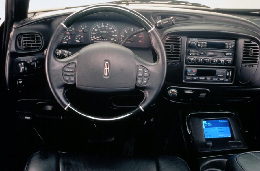  Lincoln Blackwood Concept 1999 года  (фото 2 из 3)